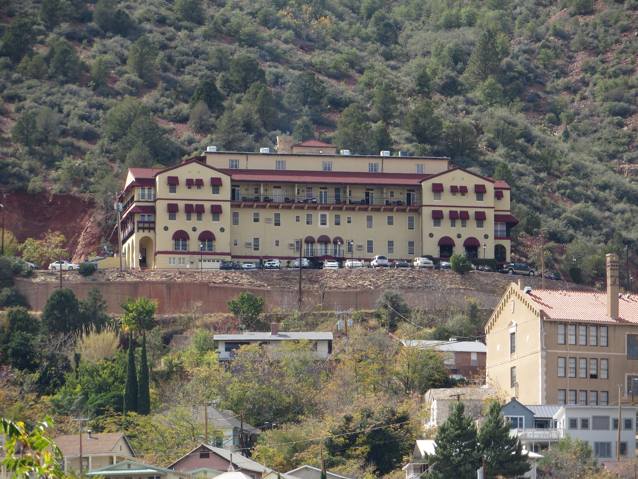 The Story Behind This Haunted Arizona Hotel Is Seriously Creepy