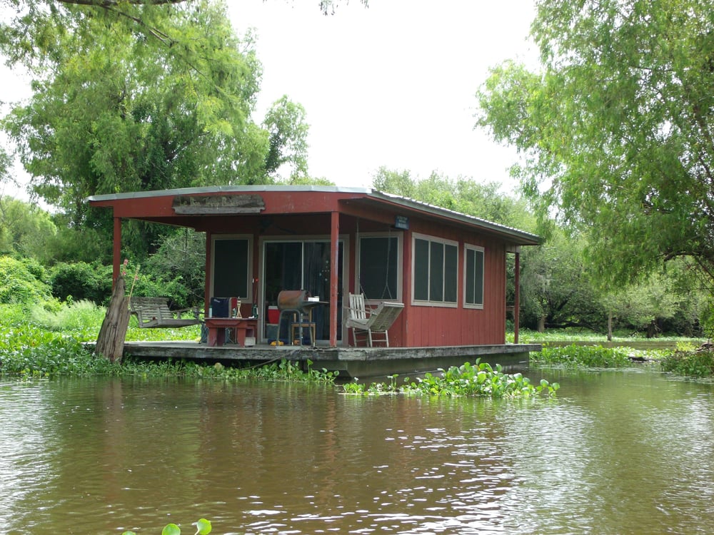 You Ll Never Want To Leave These 6 Beautiful Houseboats In Louisiana