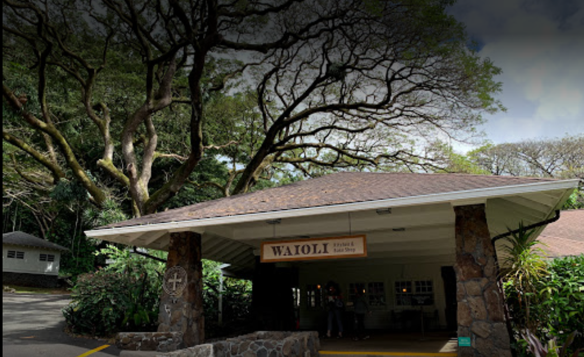 The Century-Old Restaurant In Hawaii That's Surrounded By Lush Greenery