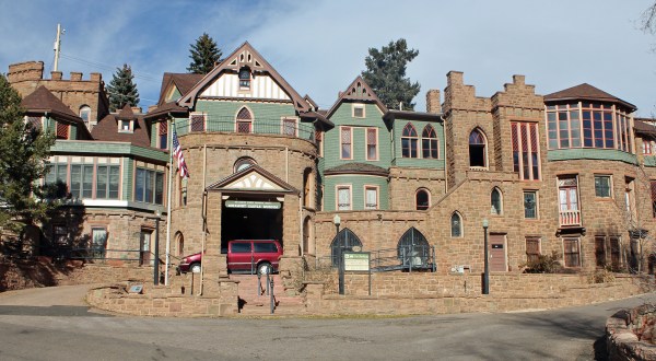 9 Jolly Good Colorado Castles That You’ll Want to Live In