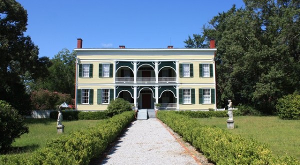 10 Surviving Plantation Homes In Alabama That Take You To The Past