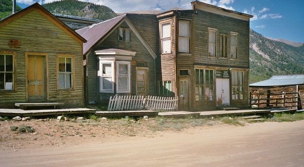 Visit These 5 Creepy Ghost Towns In Colorado At Your Own Risk