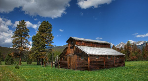You Will Fall In Love With These 17 Beautiful Old Barns In Colorado