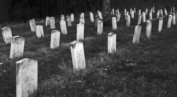 8 Eerie Mississippi Cemeteries To Visit If You Dare