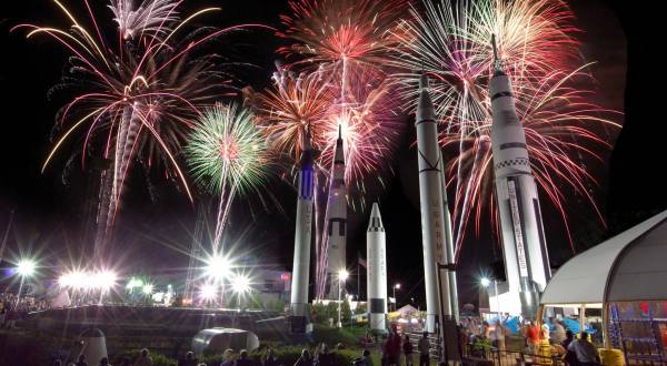 13 Epic Fireworks Shows In Alabama That Will Blow You Away This Year