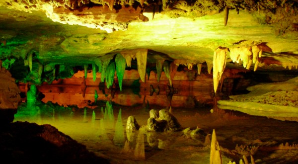 7 Caverns In Virginia That Are Like Entering Another World