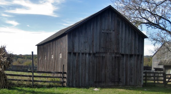 You Will Fall In Love With These 12 Beautiful Barns In Illinois