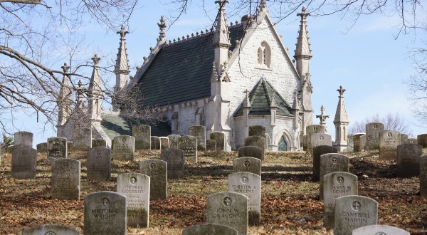 9 Disturbing Cemeteries In Indiana That Will Give You Goosebumps
