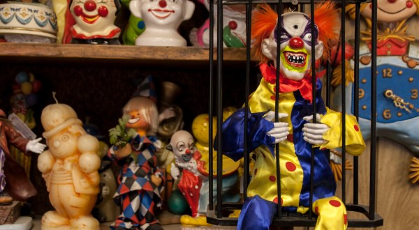 This Disturbing Clown Motel In A Small Nevada Town Is Just Plain Creepy