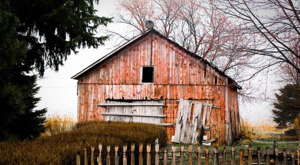 You Will Fall In Love With These 12 Beautiful Old Barns In Indiana