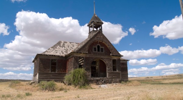 Visit These 6 Creepy Ghost Towns in Washington At Your Own Risk