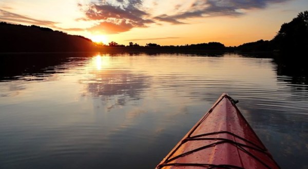 10 Unforgettable Spots To Go Kayaking And Canoeing In Iowa