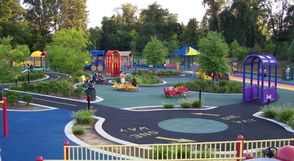 8 Amazing Playgrounds In Virginia That Will Make You Feel Like A Kid Again