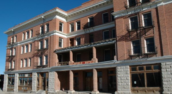 These 10 Haunted Hotels In Nevada Will Make Your Stay A Nightmare