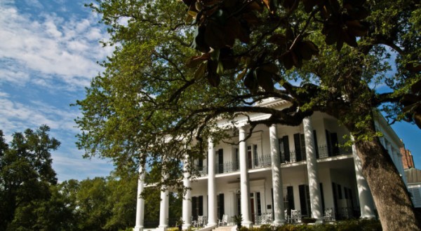 These 9 Haunted Hotels In Mississippi Will Make Your Stay A Nightmare