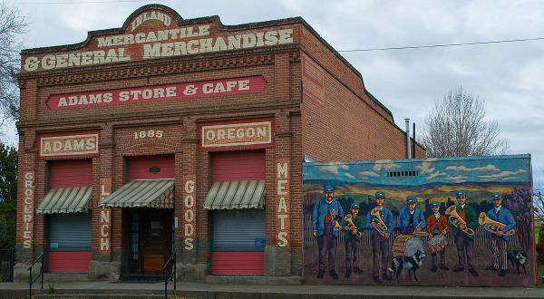 Most People Don’t Know These 10 Super Tiny Towns In Oregon Exist
