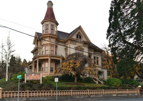 You'll Want To Visit These 14 Houses In Oregon For Their Incredible Pasts