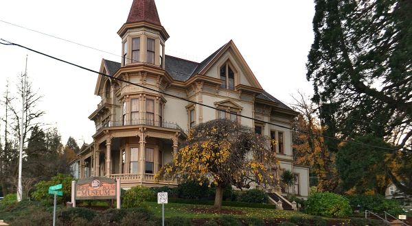 You’ll Want To Visit These 14 Houses In Oregon For Their Incredible Pasts
