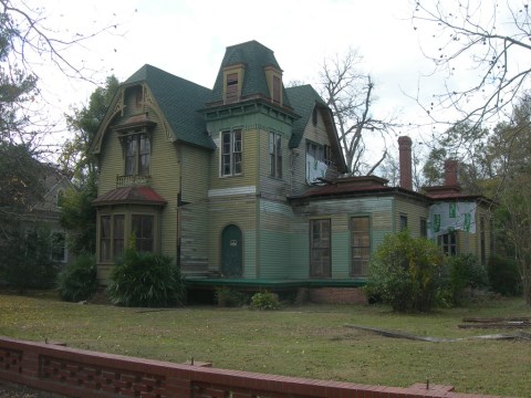 Here Are 10 Creepy Houses In Alabama That Could Be Haunted
