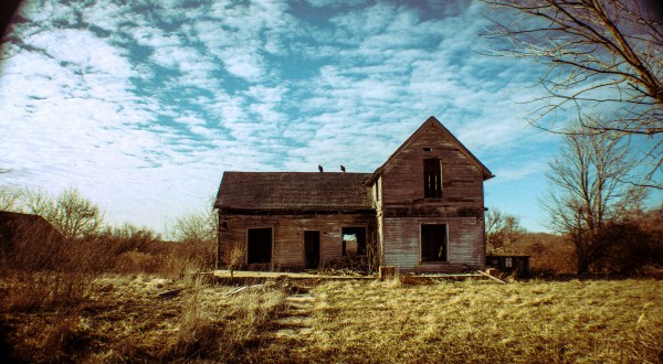 11 Creepy Houses In Indiana That Could Be Haunted