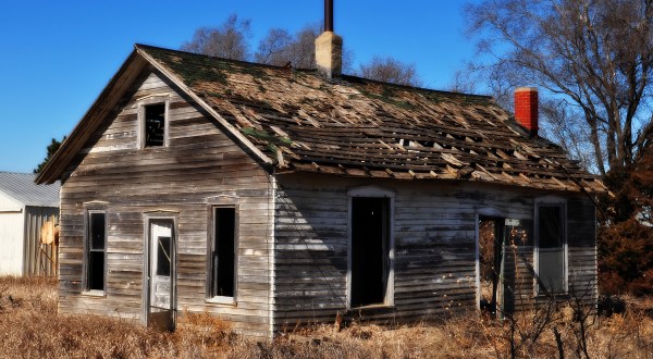9 Creepy Houses In Nebraska That Could Be Haunted