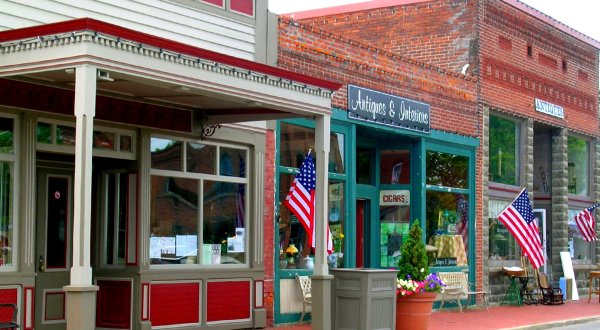 Most People Don’t Know These 11 Super Tiny Towns in Missouri Exist