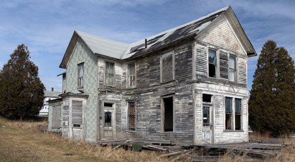 8 Creepy Houses In West Virginia That Could Be Haunted