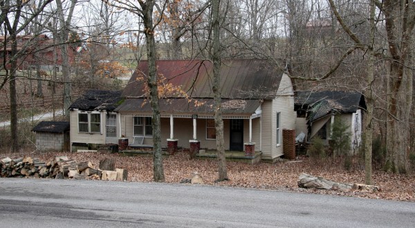 10 Creepy Houses In Tennessee That Could Be Haunted