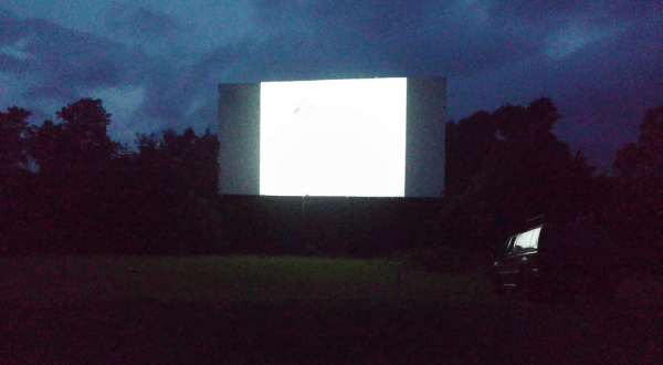 These Arkansas Drive-In Theaters Are Fun For A Night Out