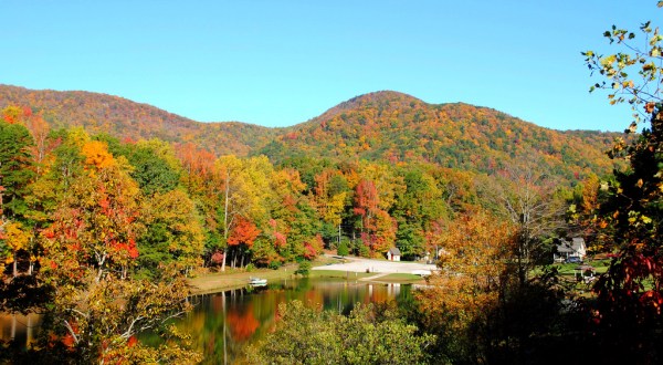 The Fall Foliage At These 12 State Parks In Georgia Is Stunningly Beautiful