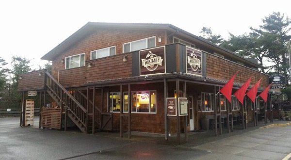 Most People Don’t Know These 8 Small Towns In Oregon Have AMAZING Restaurants