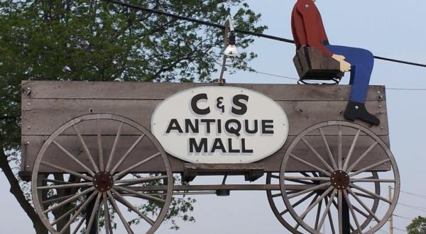 You Can Find Amazing Antiques At These 10 Places In Illinois