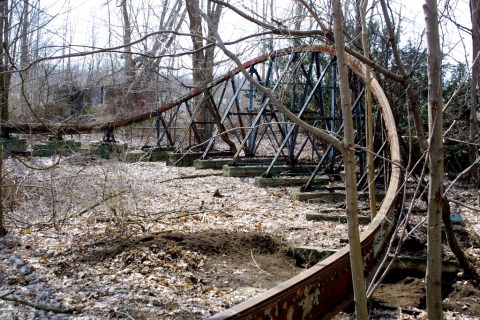 What's Left Of This Abandoned Amusement Park In Ohio Is Downright Creepy