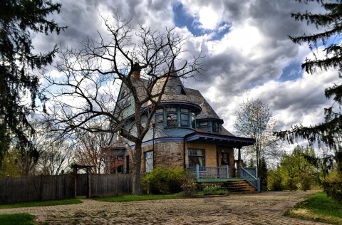10 Creepy Houses In Ohio That Could Be Haunted