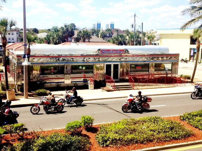 These 11 Awesome Diners In Florida Will Make You Feel Right At Home