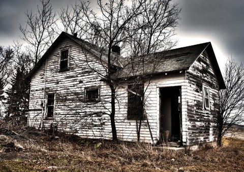 12 Creepy Houses In Minnesota That Could Be Haunted