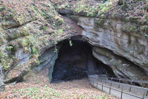This Cave In Kentucky Has A Dark History That's Incredible, And Bizarre