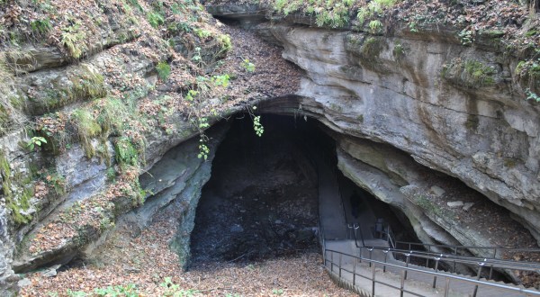 This Cave In Kentucky Has A Dark History That’s Incredible, And Bizarre
