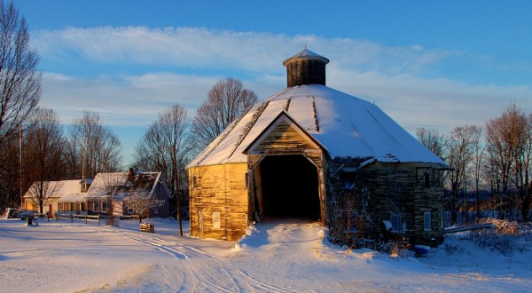 You Will Fall In Love With These 15 Old Barns In Vermont