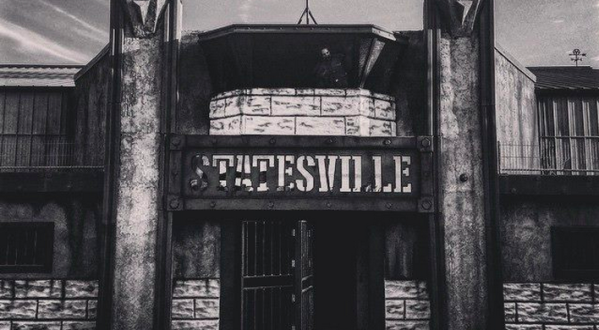 These 9 Haunted Houses In Illinois Will Terrify You In The Best Way