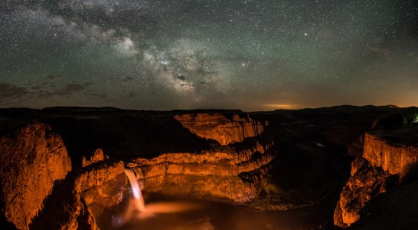 What Was Photographed At Night In Washington Is Almost Unbelievable