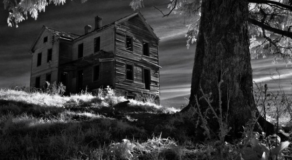 The 11 Most Terrifying, Spooky Places To Visit In Iowa This Halloween