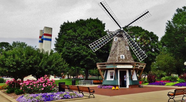 Why Everyone In Iowa Should Visit This One Small Town
