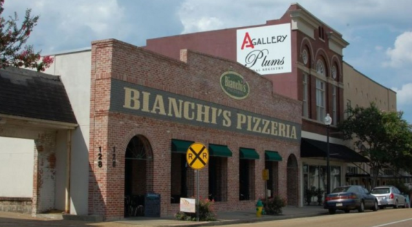 These 12 Pizza Places In Mississippi Are So Good That Your Mouth May Explode