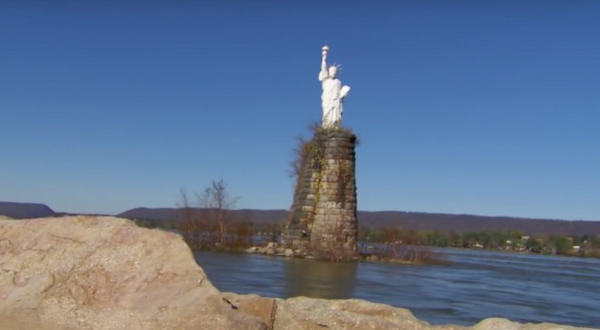 The Truth Behind Pennsylvania’s Mysterious Statue of Liberty Was Revealed After 25 Years