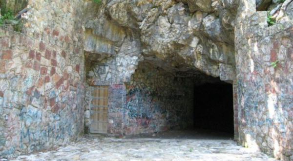 What Was Inside This Alabama Cave In 1937 May Surprise You