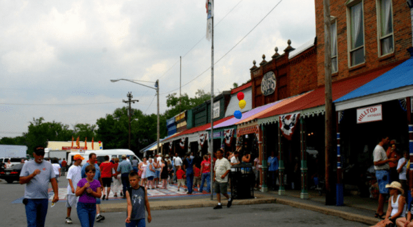 Why Everyone In Tennessee Should Visit This One Tiny Town