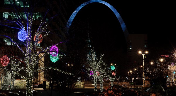 Here Are The Top 11 Christmas Towns in Missouri. They’re Magical