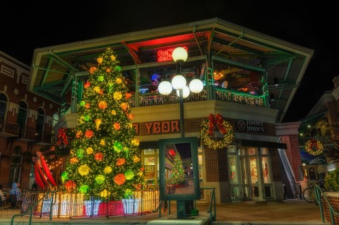 Here Are The Top 10 Christmas Towns In Florida. They're Magical.