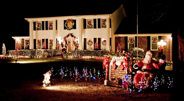 These 8 Houses In Tennessee Have The Most Unbelievable Christmas Decorations